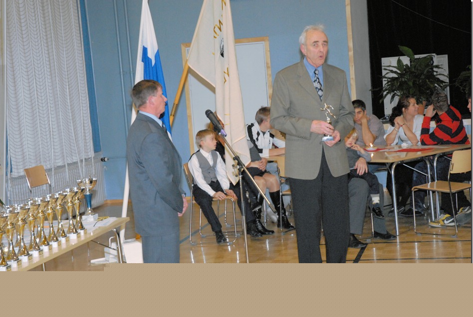 LOYLYN_85v_JUHLAT_2006_10.JPG